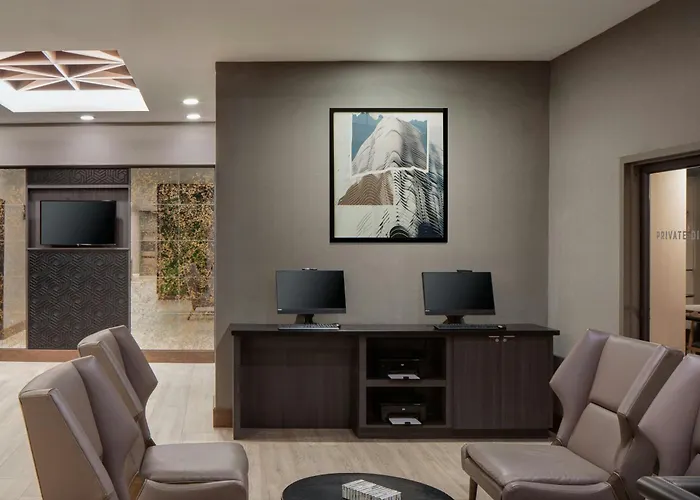 Courtyard By Marriott Downtown/River North