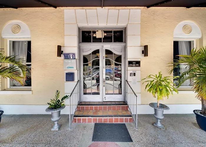 Nine20 Collins Apartments By Lowkl