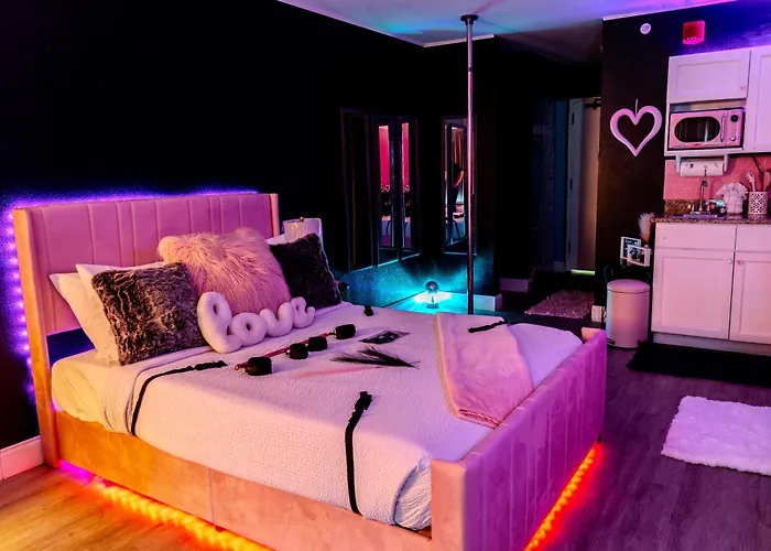 50 Shades Of Grey - Romance Suite! Couples Retreat 717
