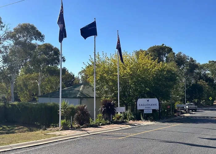 Hotel with Tennis: Eaglehawk Park Canberra