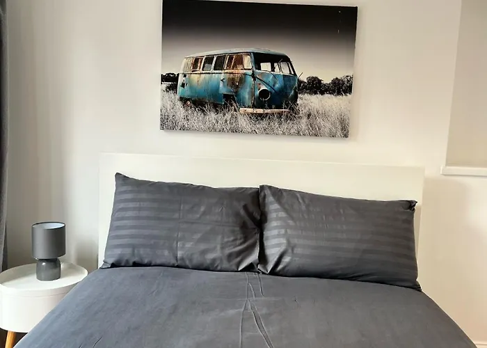 Guest house: 93 West Road