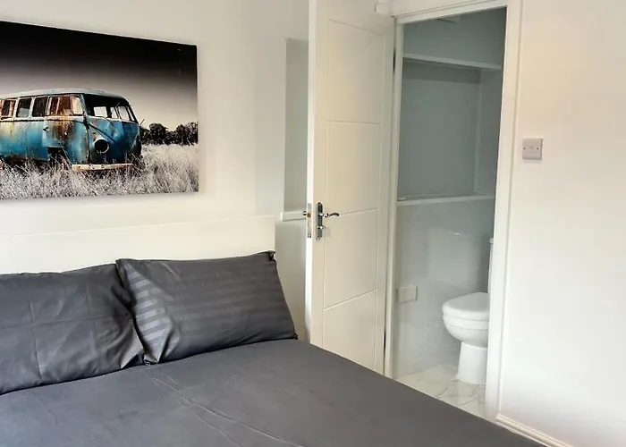 Guest house: 93 West Road