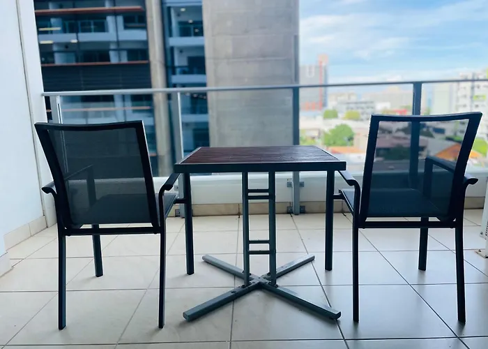Modern unit, Pool, Gym&CBD location