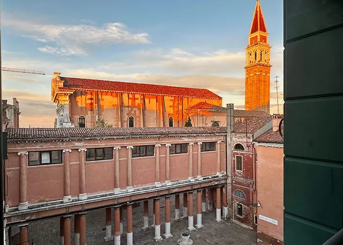 Palazzo Contarini Della Porta Di Ferro