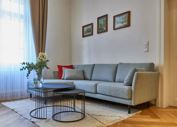 Three Golden Crowns Apartments