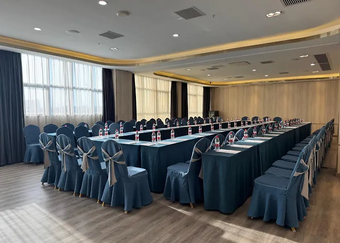 Luxury hotel only: Country Inn&Suites By Radisson, Shanghai Pvg