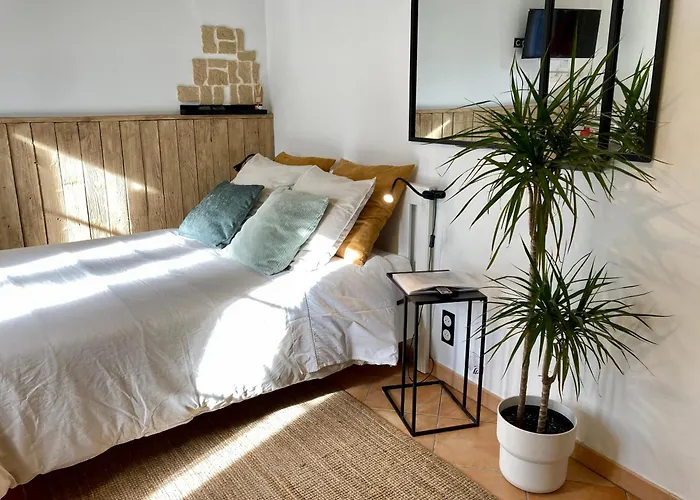 AUX 4 LOGIS Appart-hotel - Studio Le City - Petit déjeuner inclus 1ère nuit