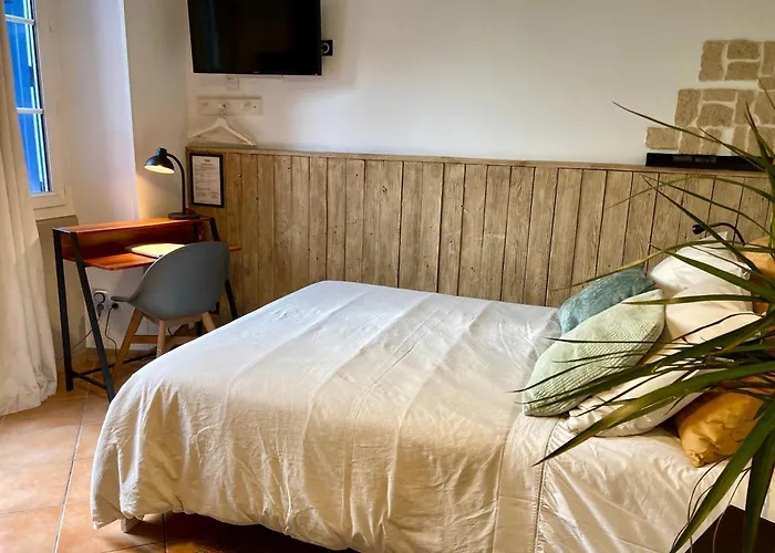 AUX 4 LOGIS Appart-hotel - Studio Le City - Petit déjeuner inclus 1ère nuit