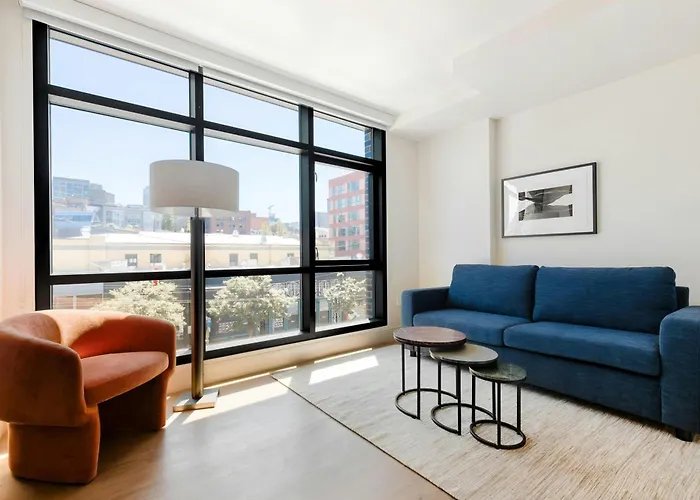 Airport Hotel: Sonder By Marriott Bonvoy Pivot Apartments Capitol Hill