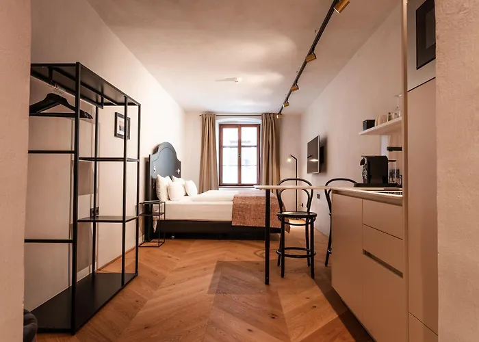 H5 Grauer Bär Studios&More