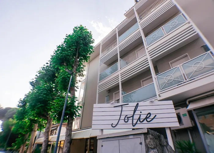 Jolie