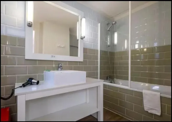 Studio Chateliers, piscine chauffée, spa et jardin à St Martin de Ré