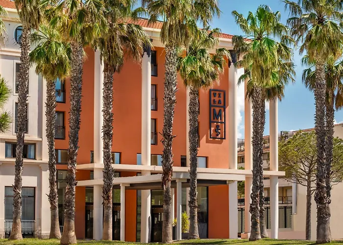 Hotel with pool: Hotel Villa M Marseille