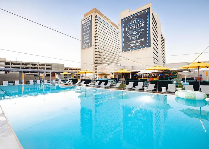 Motel: Downtown Grand Hotel & Casino