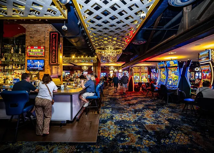 Motel: Downtown Grand Hotel & Casino