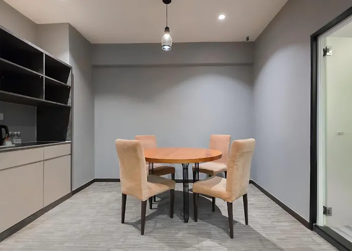 Family Hotel: Fives Hotel Dnp