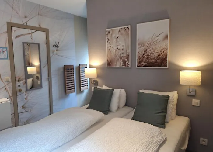 Casa-Cosi: Flats with Parking, Terraces & Garden Pool