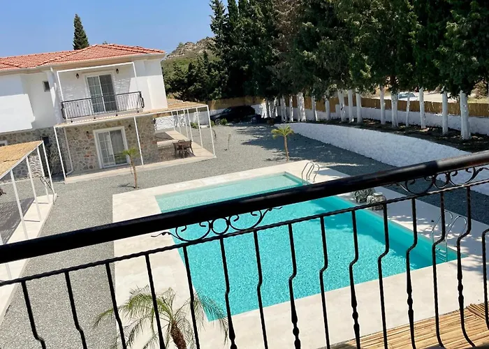 Cam Tatil Evleri