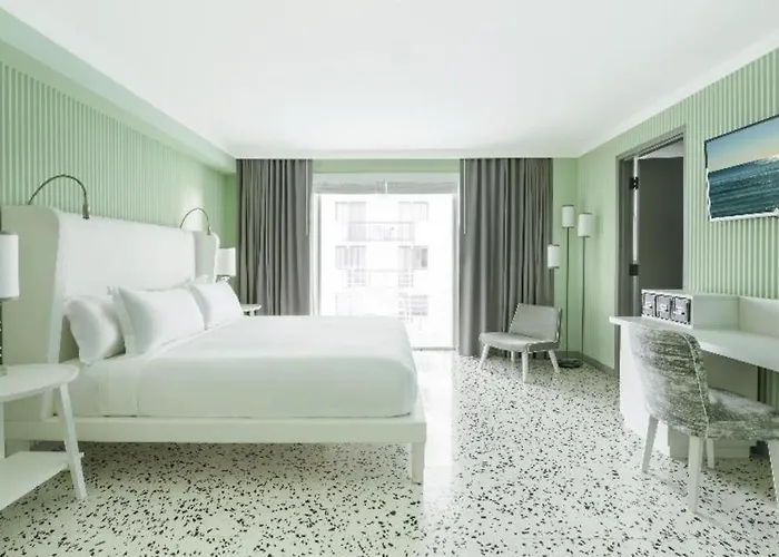5 star hotel: Como Metropolitan Miami Beach