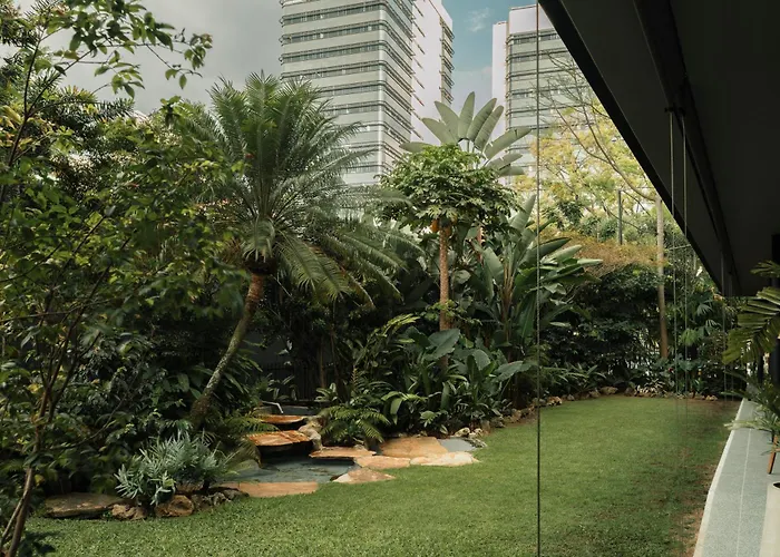 Poblado Plaza