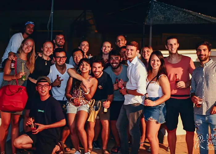 Hotel cerca del colegio: Black Swan Hostel Sevilla