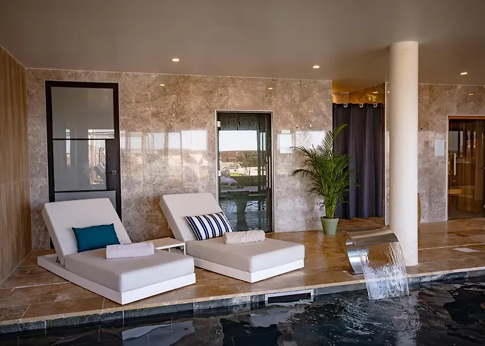 Les Vagues Hotel & Spa