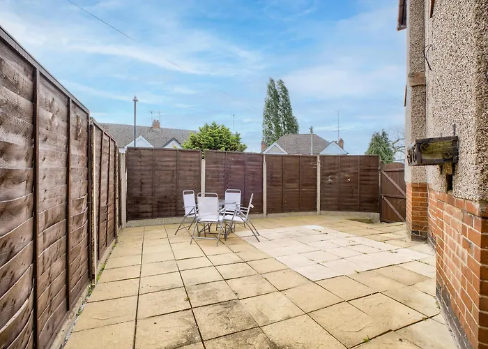 Cozy 3-Bedroom Coventry House with Garden and Entertainment