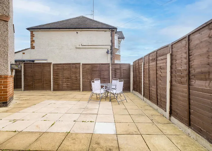 Cozy 3-Bedroom Coventry House with Garden and Entertainment