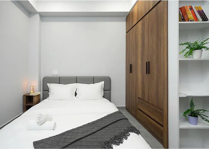M02 Cozy Room With It Own Wifi And Netflix Projector