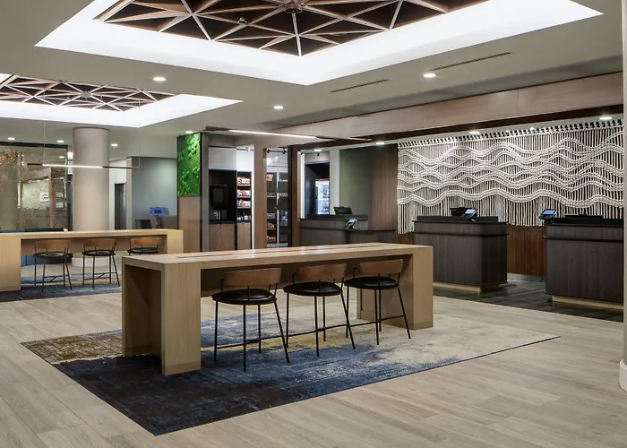 Courtyard By Marriott Downtown/River North