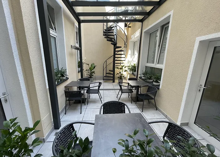 Palm Premium Hotel & Apartments