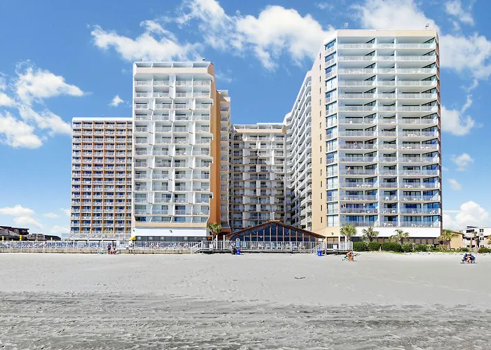 Beach hotel: Sands Ocean Club