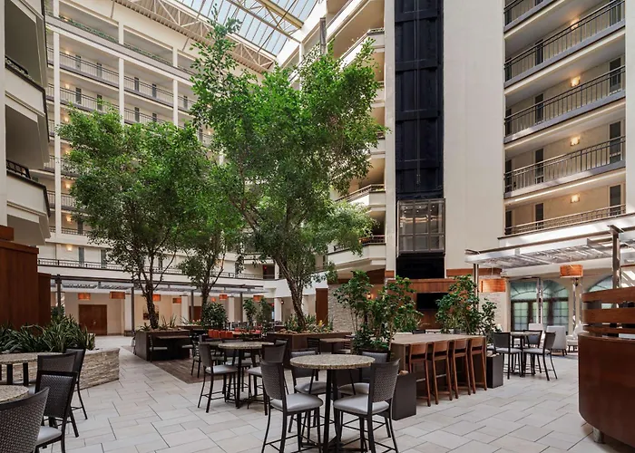 Family Hotel: Embassy Suites By Hilton Nashville Airport