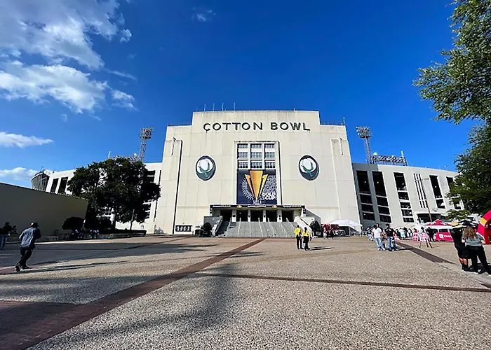 Hotel with Tennis: Crowne Plaza Dallas Downtown By Ihg