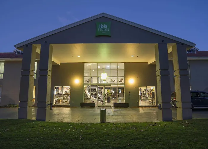 Pet Friendly hotel: Ibis Styles Canberra