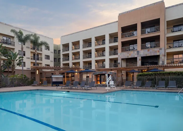 Courtyard By Marriott Central