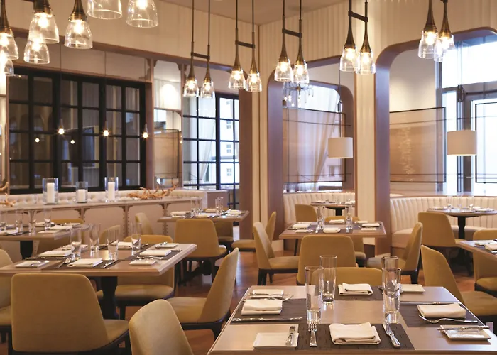 Pet Friendly hotel: Four Seasons Hotel Miami