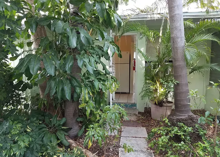 Alexander Palms Court - No Hidden Resort Fees!