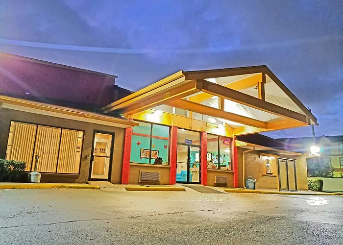 Howard Johnson By Wyndham Houston Hobby Airport