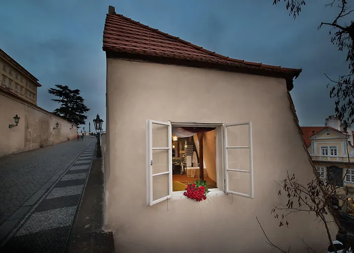 Hotel all'aeroporto: Design Hotel Neruda