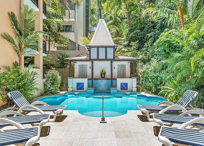 Martinique On Macrossan