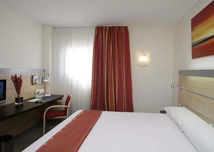Holiday Inn Express Airport By Ihg
