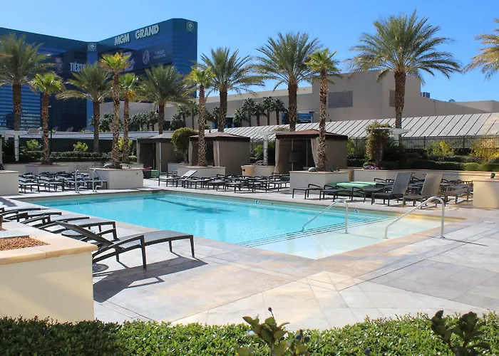 Luxury Suites International At The Signature