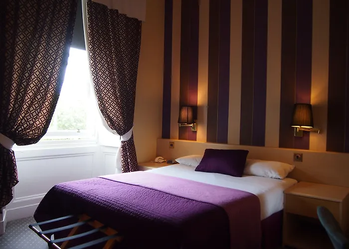 Luxury hotel only: Thistle Hotel