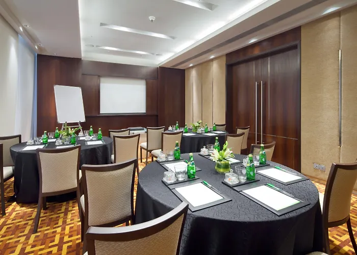 Central hotel: Holiday Inn Mumbai International Airport By Ihg