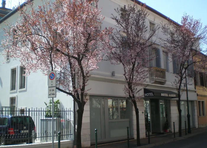 Hotel Aaron