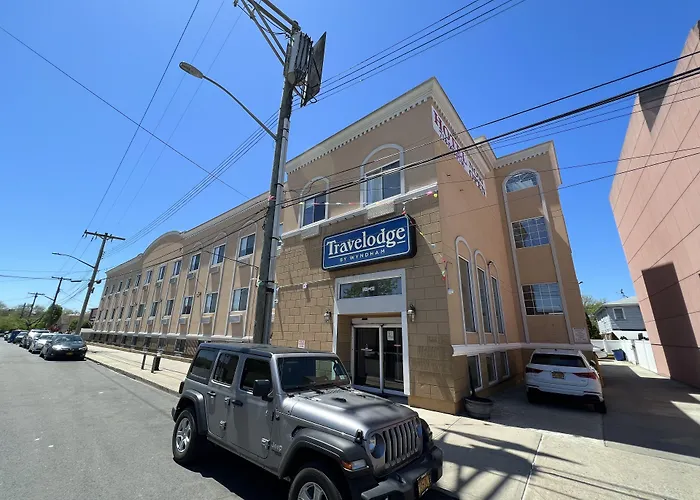 Travelodge By Wyndham Queens