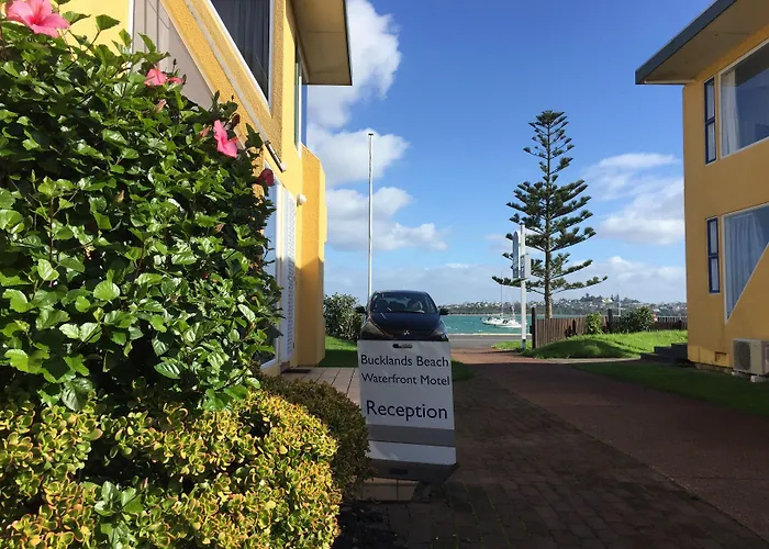 Resort: Bucklands Beach Waterfront Motel