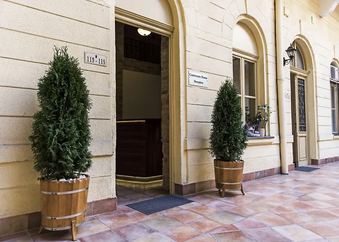 Guest house: Centrooms House