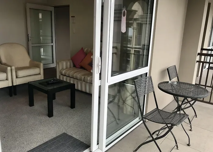 Hotel near College: Salerno Motel Apartments